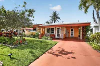 220 NW 48th St, Oakland Park: photo 1 of 39