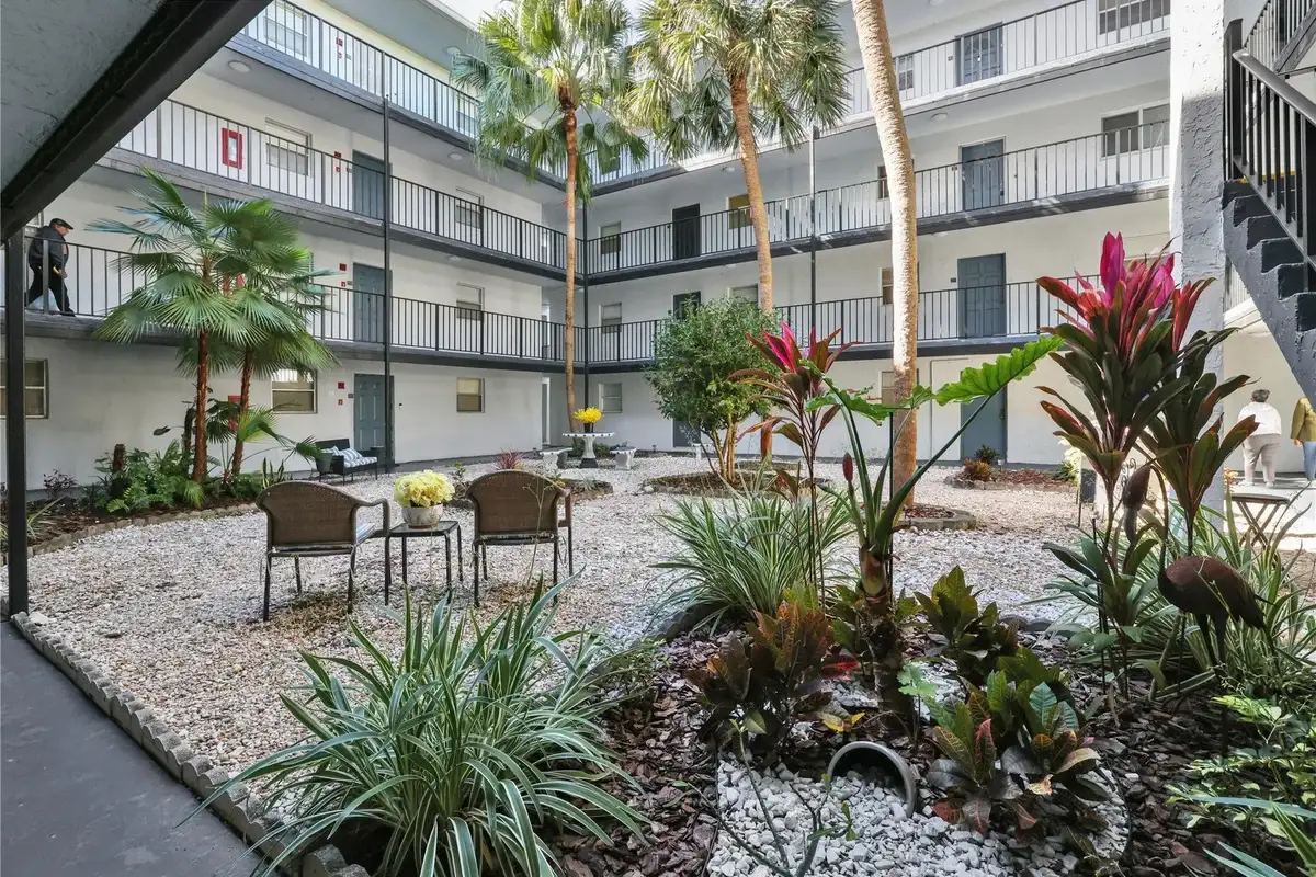 2800 Somerset Dr #418j, Lauderdale Lakes: photo 1 of 15