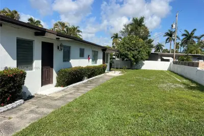 809 NE 2nd St #12, Hallandale Beach: photo 1 of 19