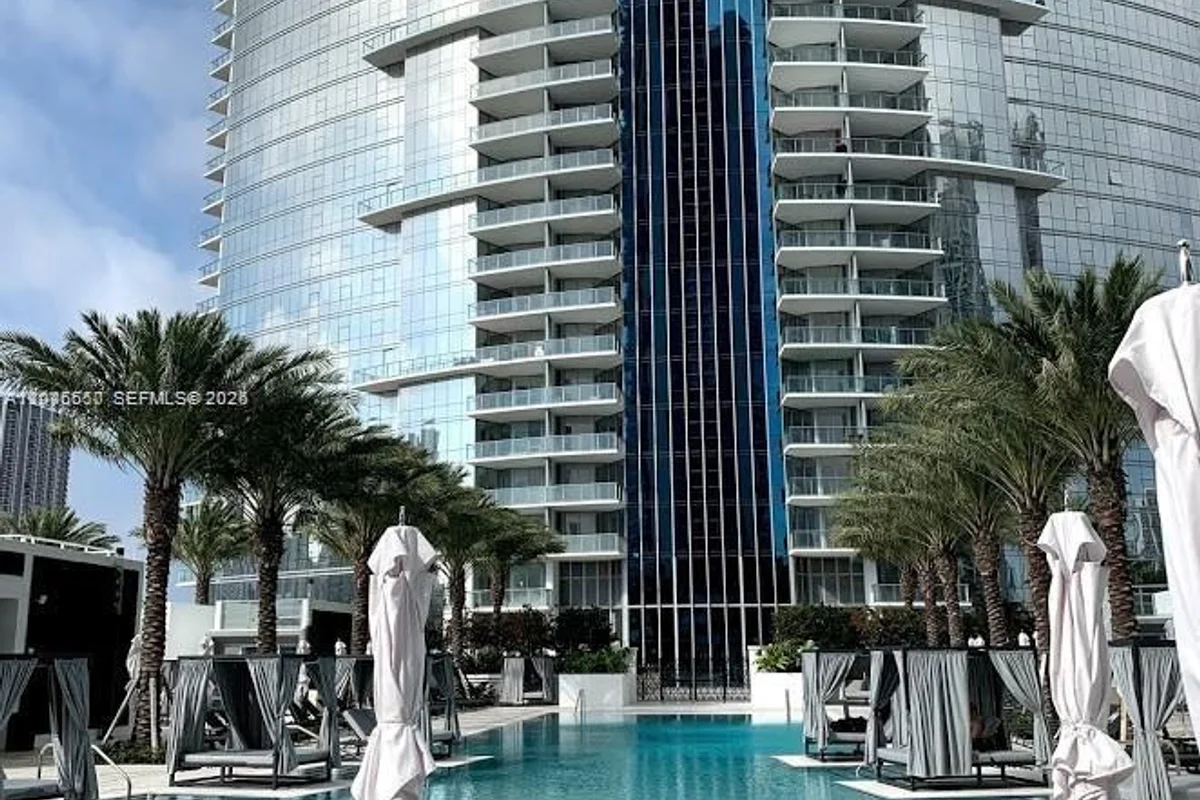 851 NE 1st Ave #2702, Miami: photo 1 of 22