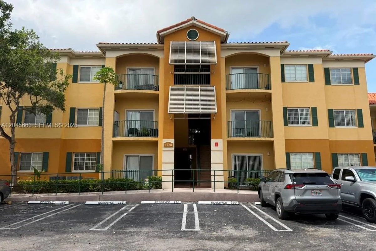 7220 NW 114th Ave #105, Doral: photo 1 of 12