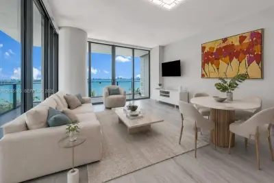 480 NE 31st St #907, Miami: photo 1 of 17