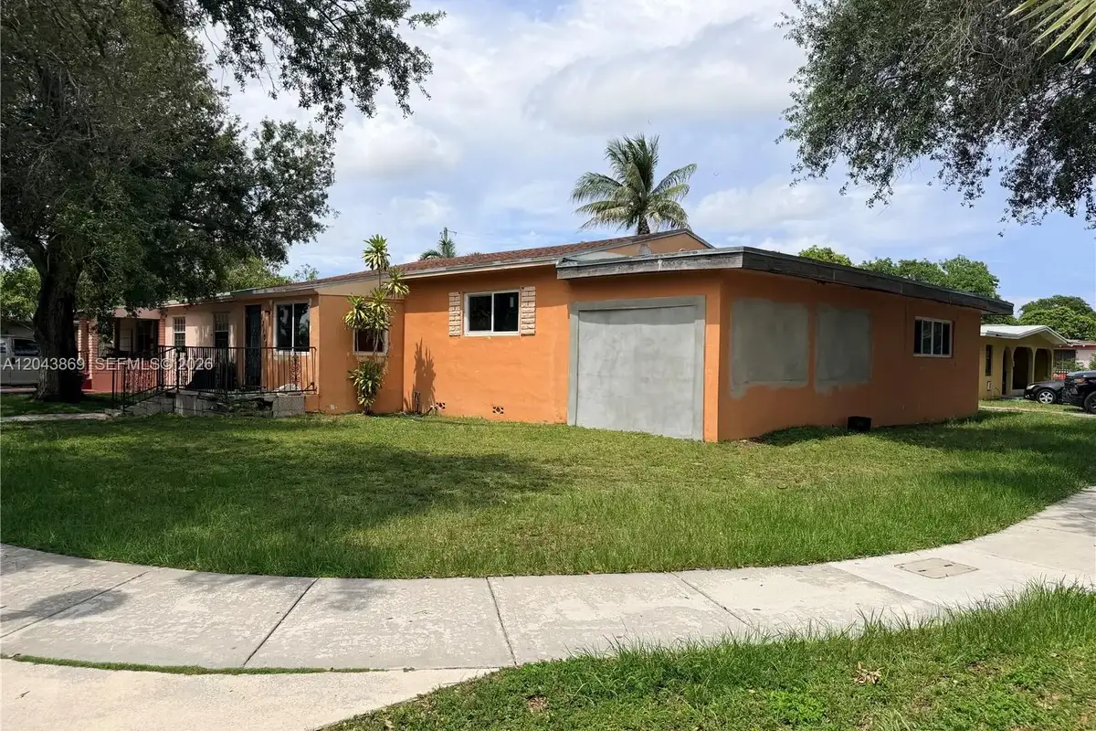 13105 NW 12th Ave, North Miami: photo 1 of 20