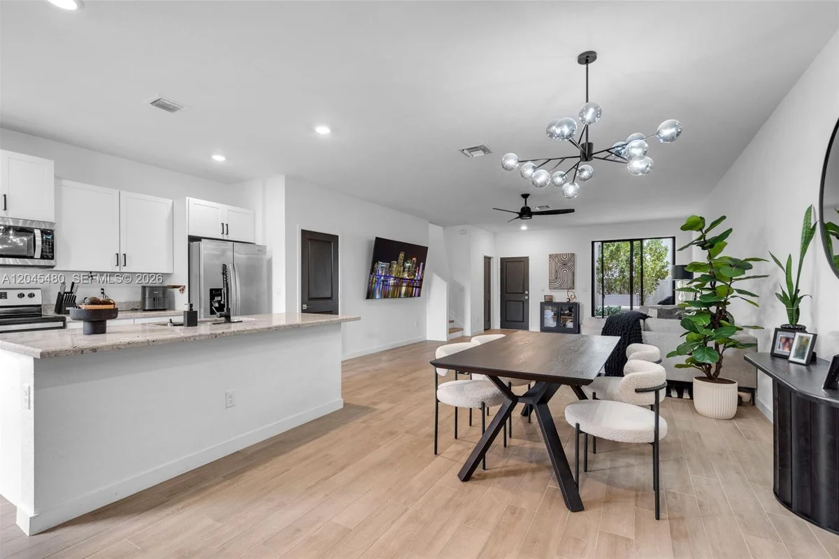 387 NW 17th St, Fort Lauderdale: photo 1 of 36