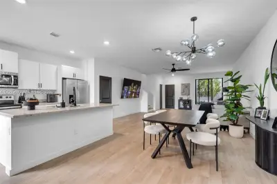 387 NW 17th St, Fort Lauderdale: photo 1 of 36