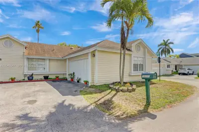 10125 SW 139th Pl, Miami: photo 1 of 24