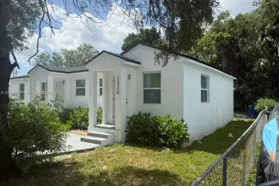 2328 NW 80th St, Miami: photo 1 of 8
