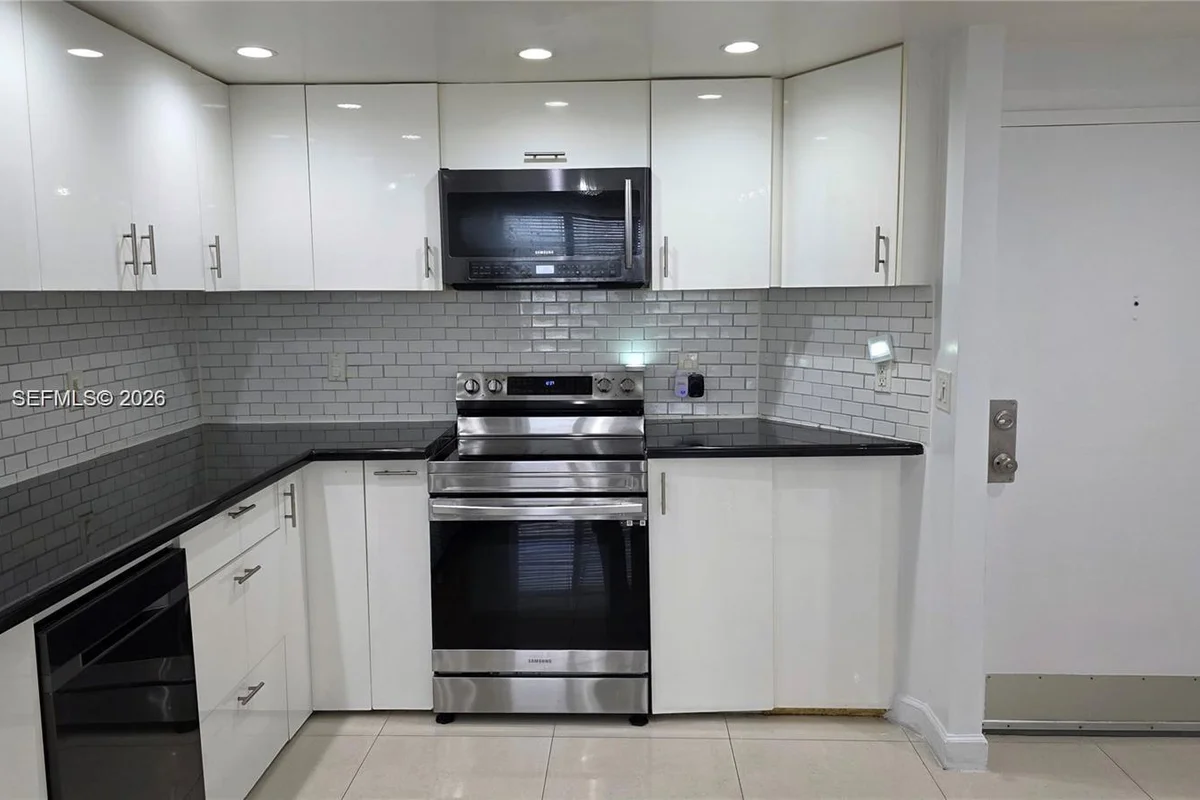 1351 NE Miami Gardens Dr #511E, Miami: photo 1 of 24