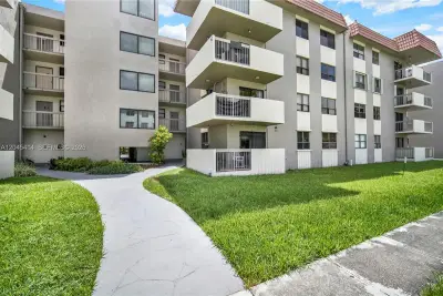1101 SW 122nd Ave #205, Miami: photo 1 of 41