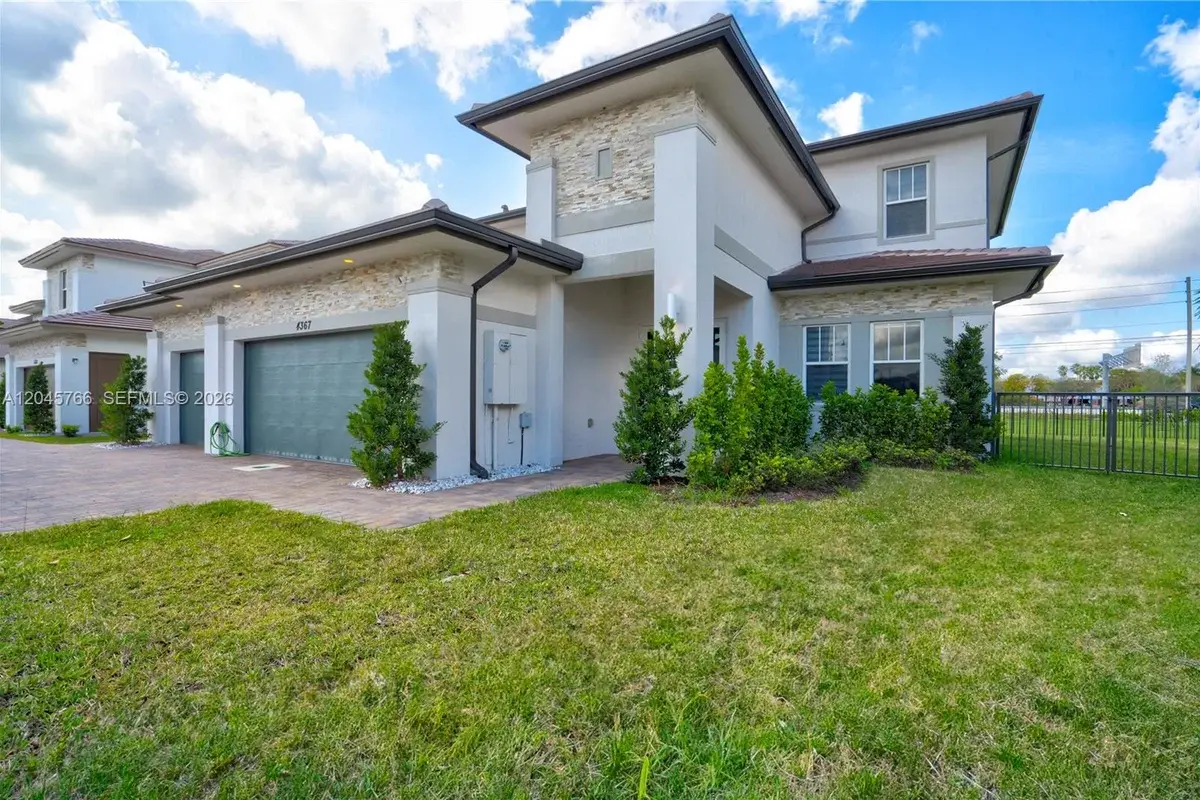 4367 SW 123 Ln, Davie: photo 1 of 40
