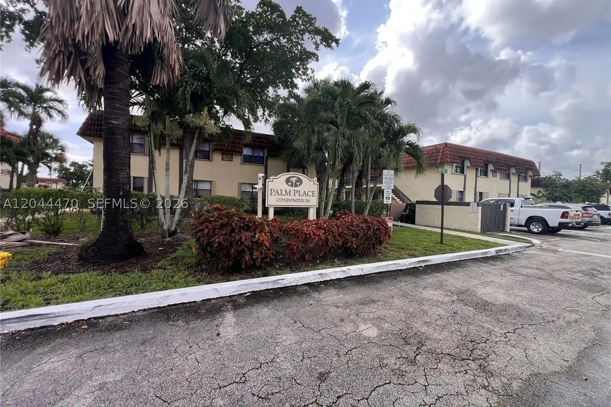 451 NW 100th Pl #101, Pembroke Pines: photo 1 of 15