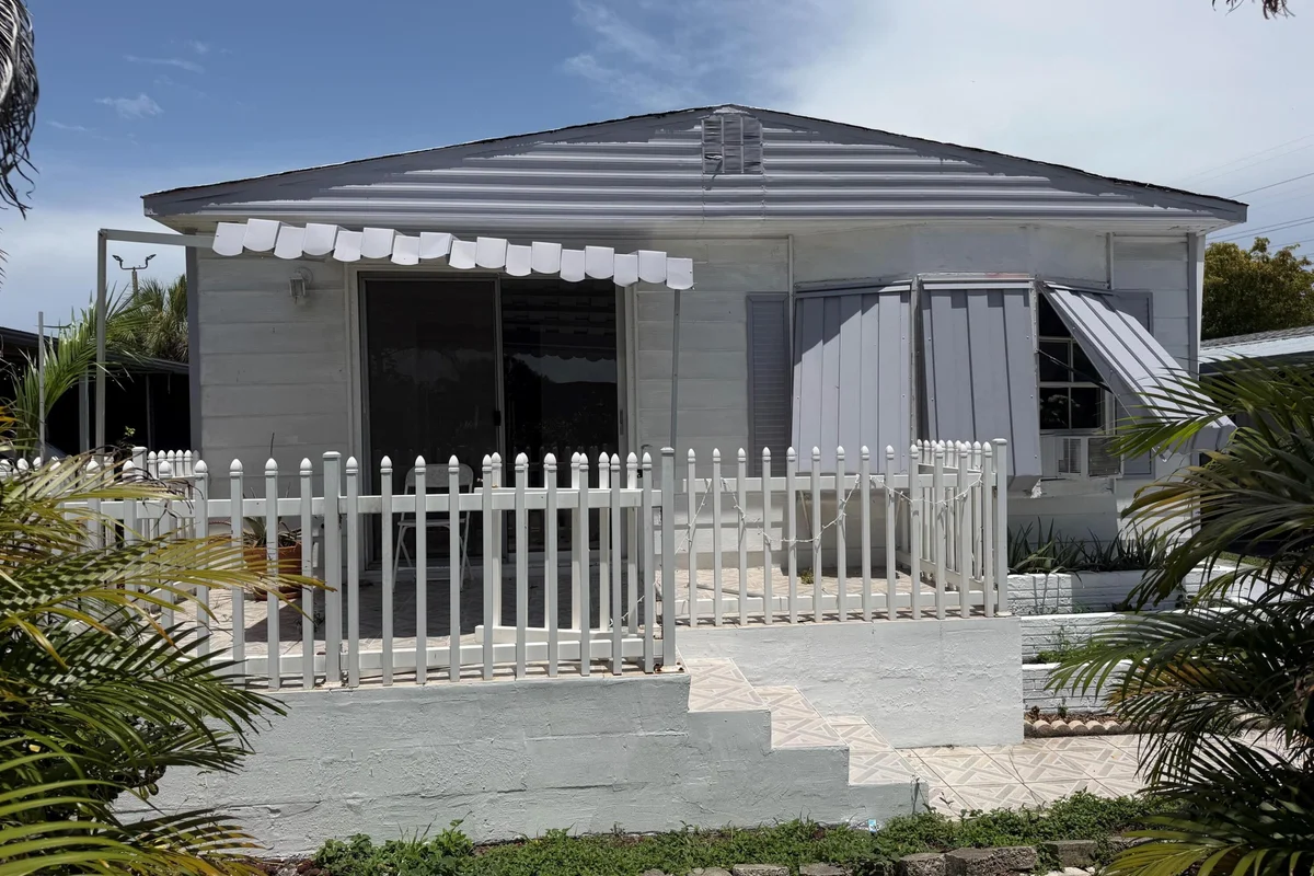 5300 SW 22nd Ave, Dania Beach: photo 1 of 17
