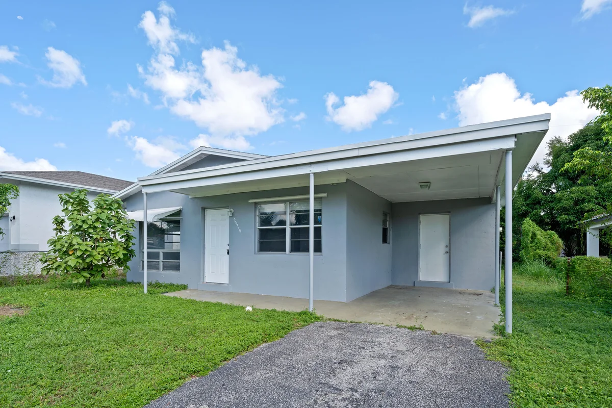2317 NW 6th Pl, Fort Lauderdale: photo 1 of 20