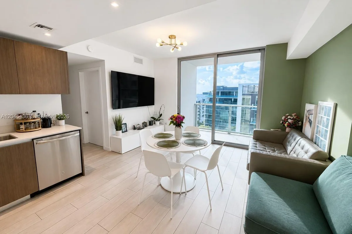 1600 SW 1st Ave #906, Miami: photo 1 of 9