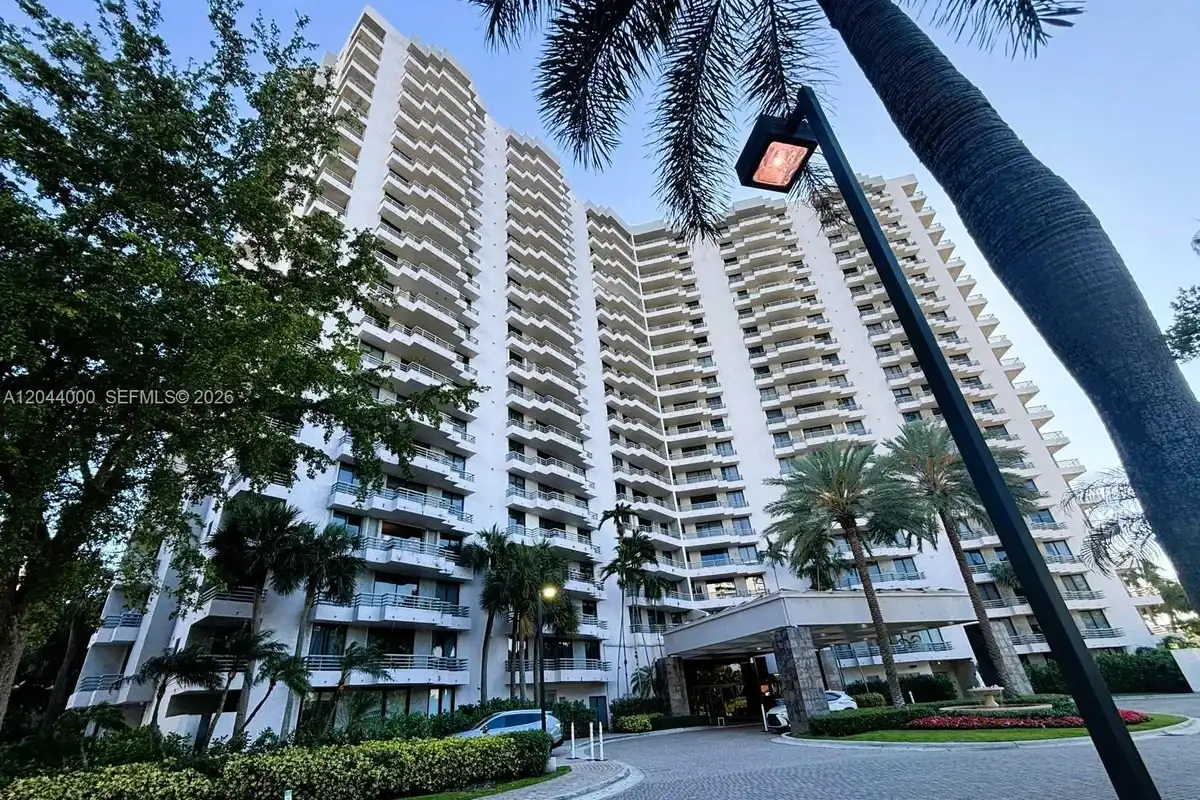 3300 NE 191st St #211, Aventura: photo 1 of 15
