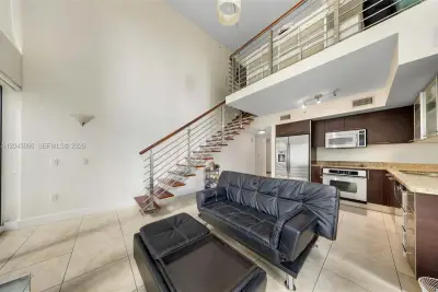 41 SE 5th St #502, Miami: photo 1 of 13
