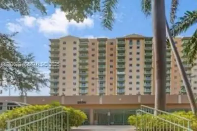 3500 Coral Way #513, Miami: photo 1 of 9