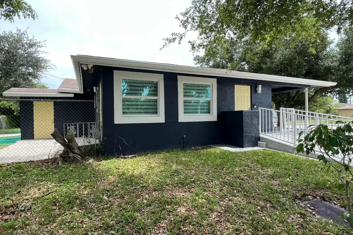 601 NW 2nd St, Delray Beach: photo 1 of 7