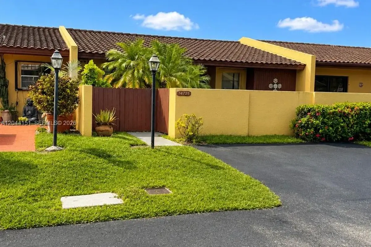 14725 SW 86th Ln, Miami: photo 1 of 32
