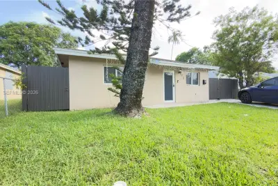 920 NW 65th St, Miami: photo 1 of 21