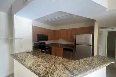 5112 NW 79 Ave #202, Doral: photo 1 of 12