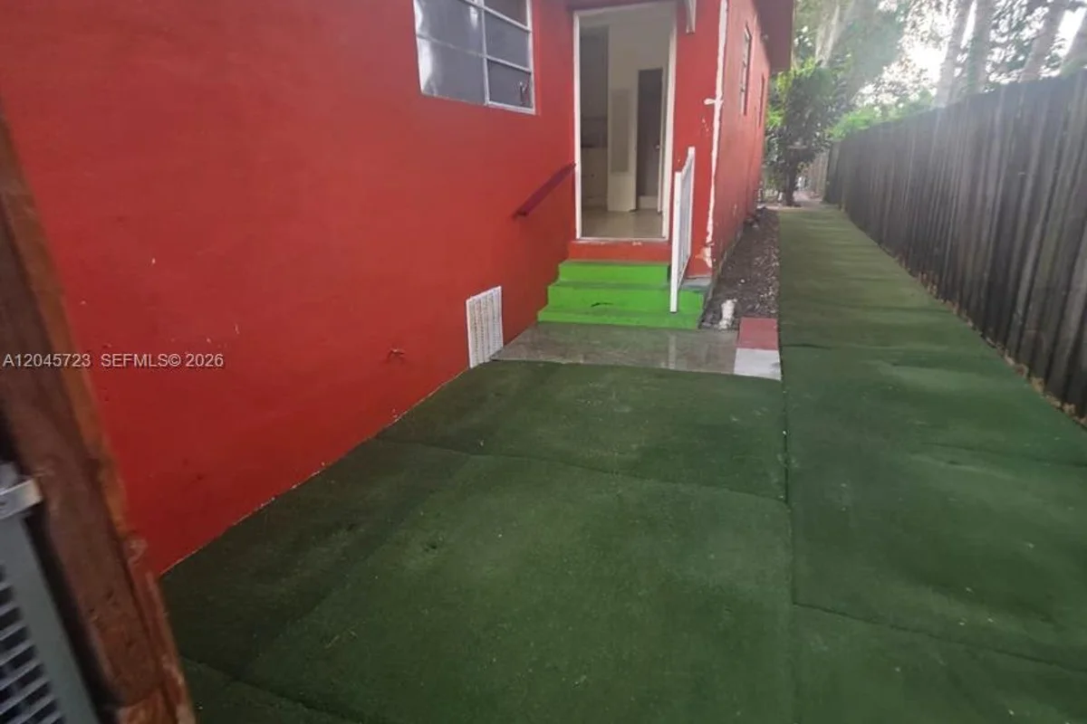 10861 NW 22nd Ct, Miami: photo 1 of 13
