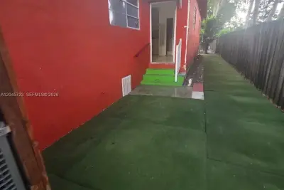 10861 NW 22nd Ct, Miami: photo 1 of 13