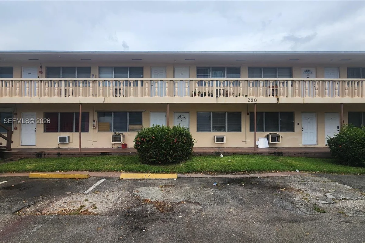 280 SW 11th Ave #5, Hallandale Beach: photo 1 of 16