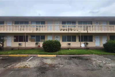 280 SW 11th Ave #5, Hallandale Beach: photo 1 of 16