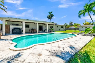 12805 SW 193rd Ter, Miami: photo 1 of 33