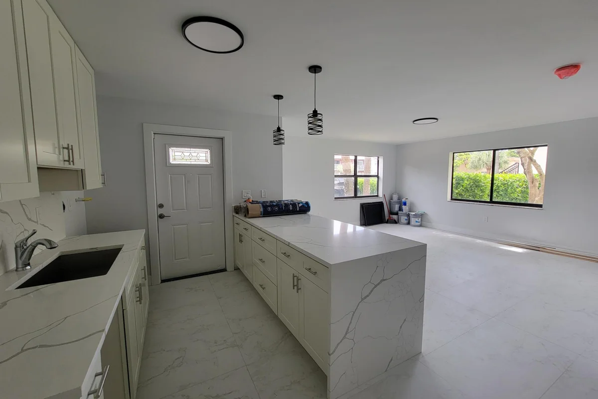 240 SW 7th St #9, Boca Raton: photo 1 of 25