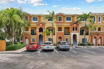 131 NW 2nd Ave #3, Hallandale Beach: photo 1 of 31