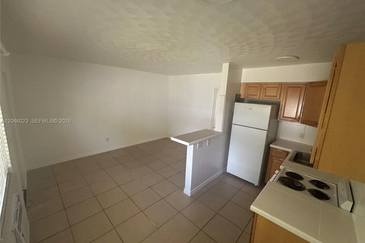 1211 NE 6th St #2, Fort Lauderdale: photo 1 of 7
