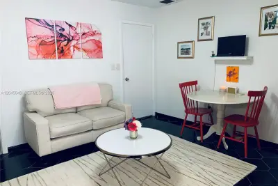 11230 SW 138th St #A, Miami: photo 1 of 8