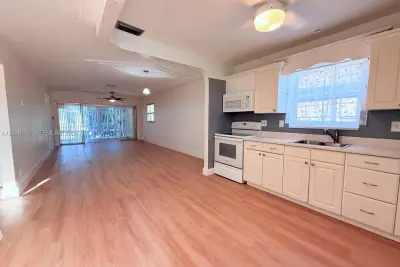 2832 Fillmore St #20, Hollywood: photo 1 of 30