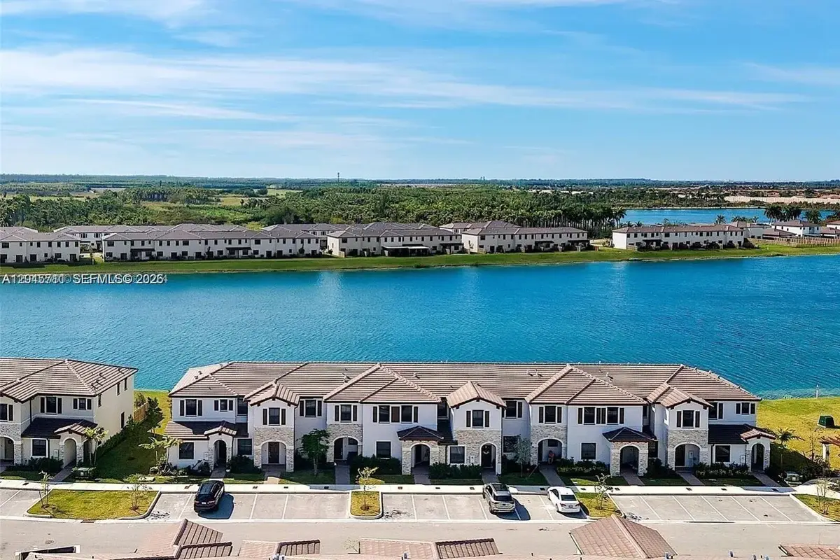 10100 SW 228 Ter, Miami: photo 1 of 22