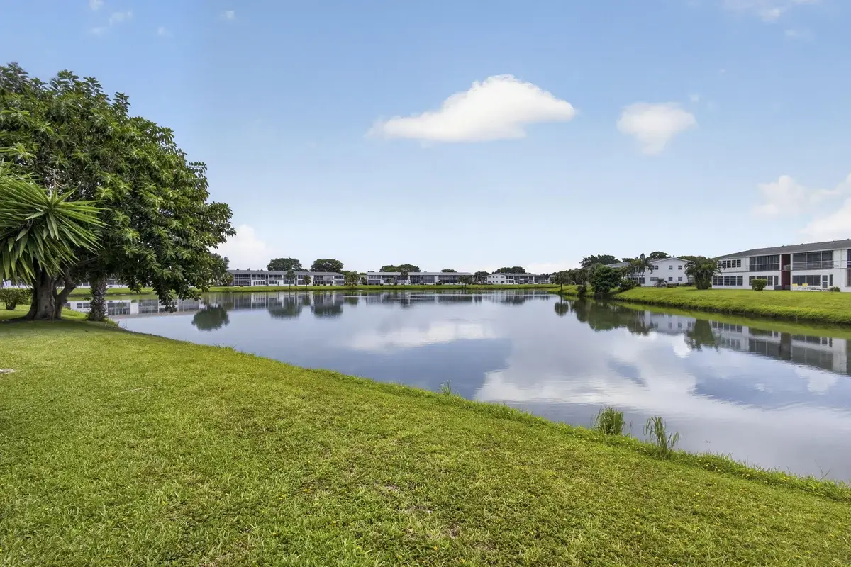 127 Chatham F, West Palm Beach: photo 1 of 36