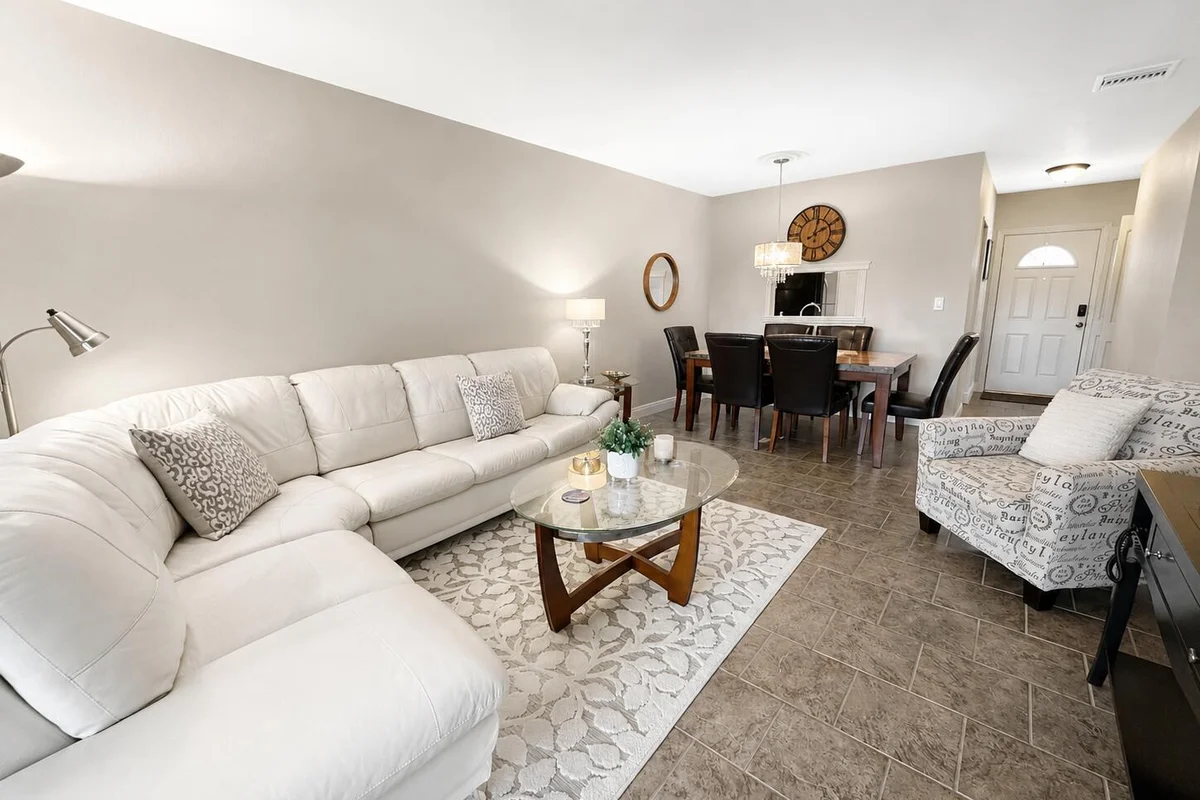 5131 W Oakland Park Blvd #202, Lauderdale Lakes: photo 1 of 12