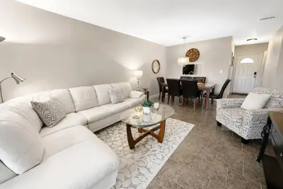 5131 W Oakland Park Blvd #202, Lauderdale Lakes: photo 1 of 12