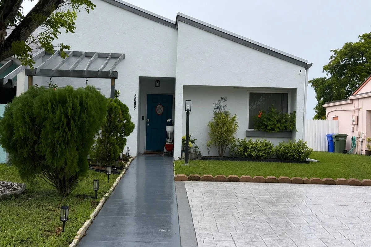 6008 NW 1st St, Margate: photo 1 of 8