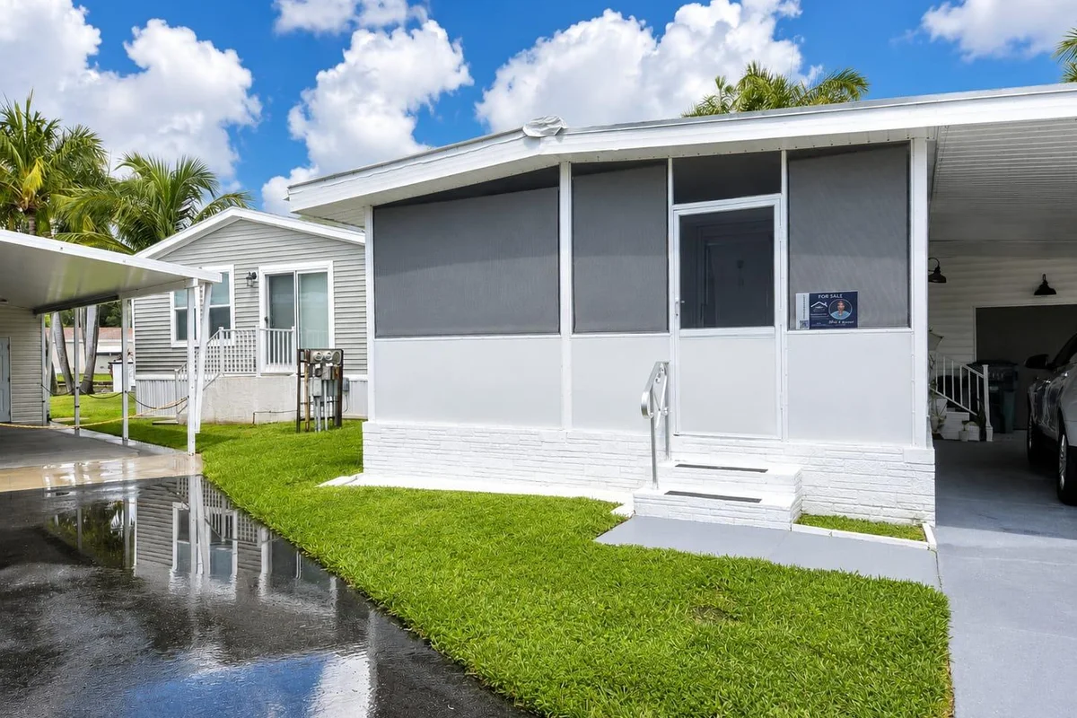 3302 Lake St, Hollywood: photo 1 of 25