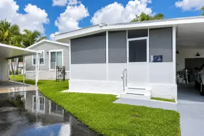 3302 Lake St, Hollywood: photo 1 of 25