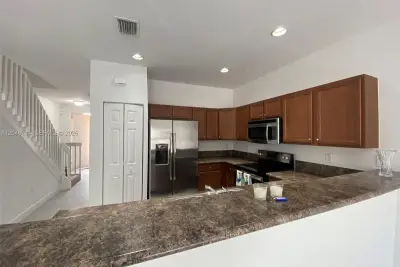 3538 W 88th Ter, Hialeah Gardens: photo 1 of 33