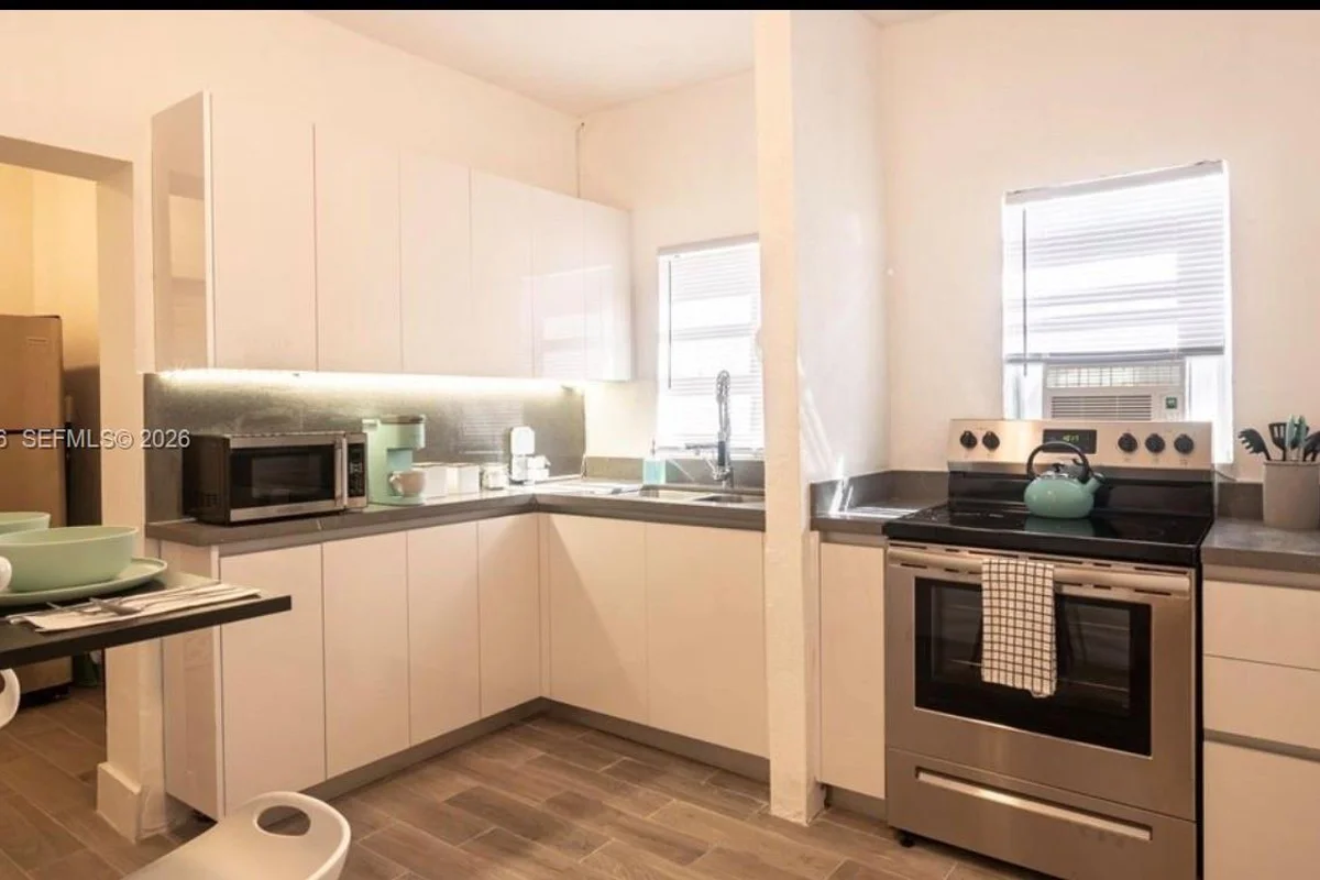 27 NE 60th Ter #3, Miami: photo 1 of 15