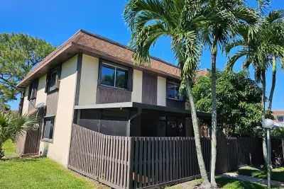 2148 Sherwood Forest Blvd #4, West Palm Beach: photo 1 of 36