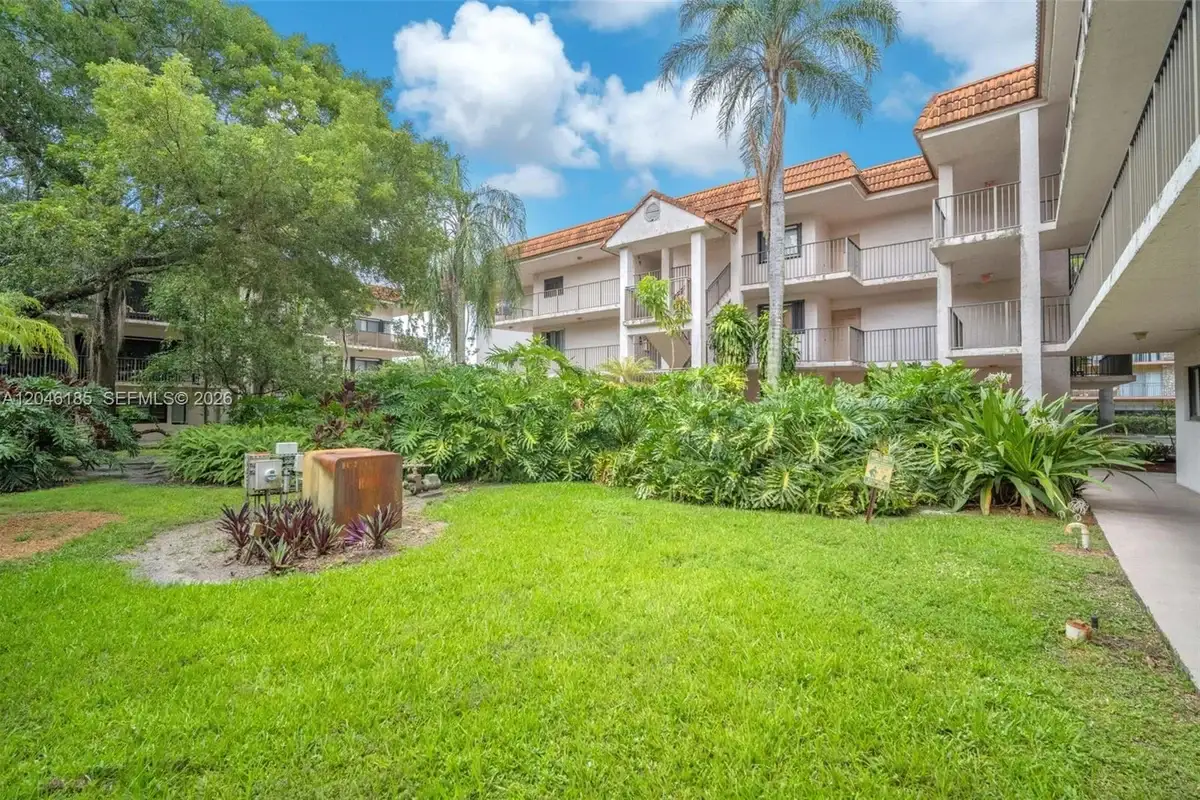 4720 SW 62nd Way #103, Davie: photo 1 of 20