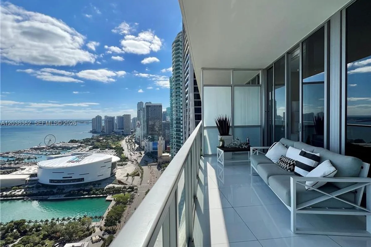 1100 Biscayne Blvd #4103, Miami: photo 1 of 29