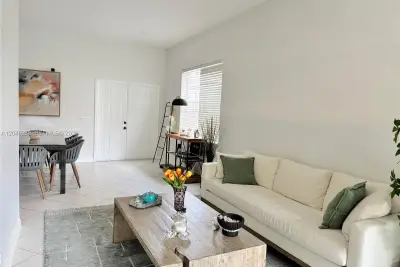 1074 Bluewood Ter, Weston: photo 1 of 27
