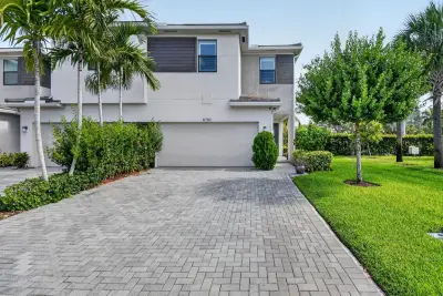 8789 Antarus Dr, Lake Worth: photo 1 of 35