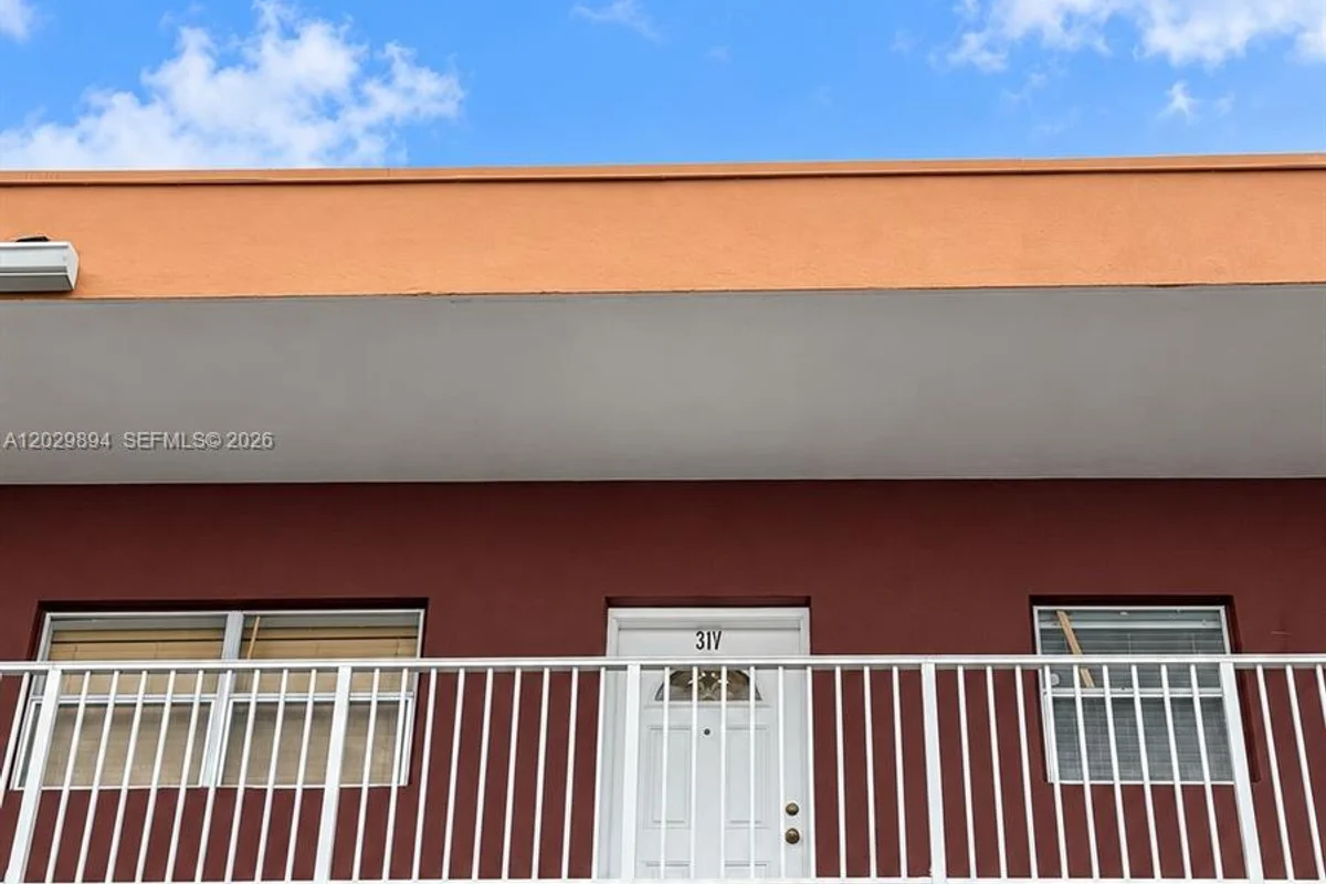 6850 W 16th Dr #317, Hialeah: photo 1 of 8